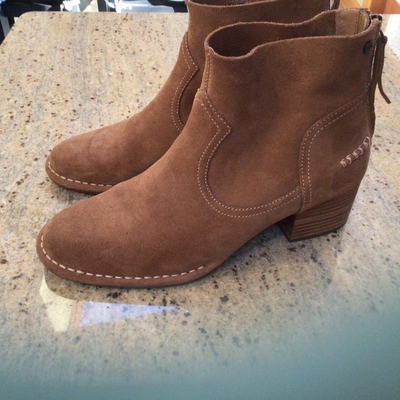 UGG Suede Boots - Picture 1 of 4